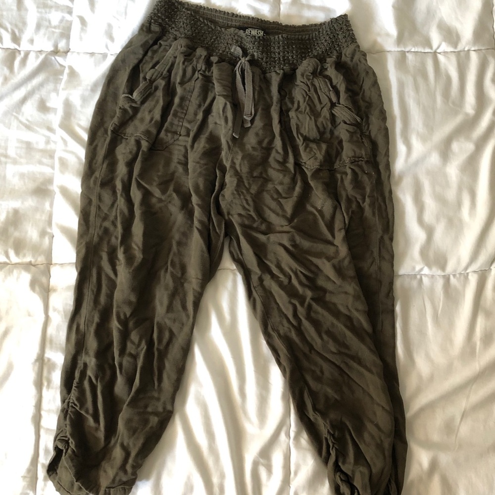 Flowy Capri pants, stretchy and comfortable
